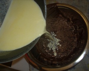 Torta de chocolate blanco y negro