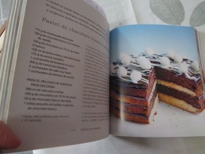 torta de chocolate blanco y negro