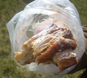 pastel hojaldrado con dulce de leche