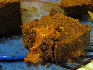 budín de chocolate y dulce de leche