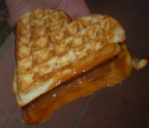 waffle con dulce de leche