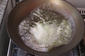 Magdalenas con baño de manteca, azúcar y canela