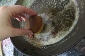 Magdalenas con baño de manteca, azúcar y canela