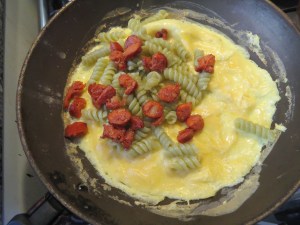 omelette fideos y húngaras